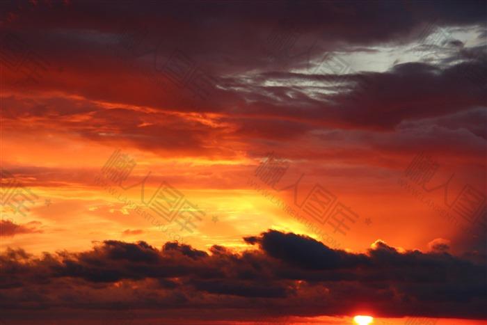 夕阳晚霞天空背景图