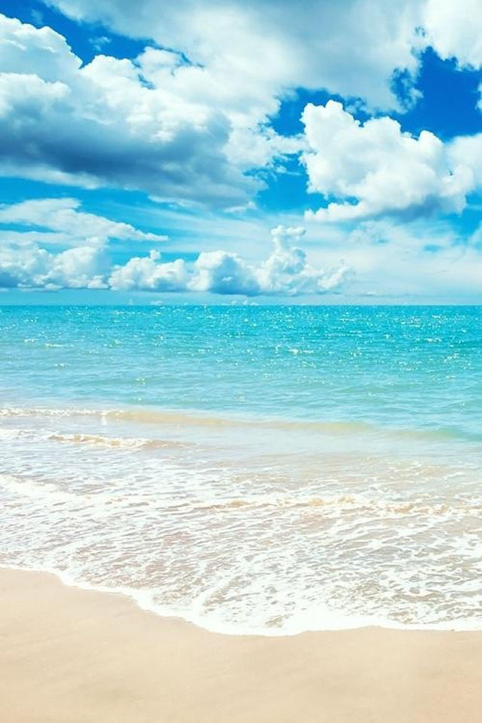 蓝色海边沙滩背景图
